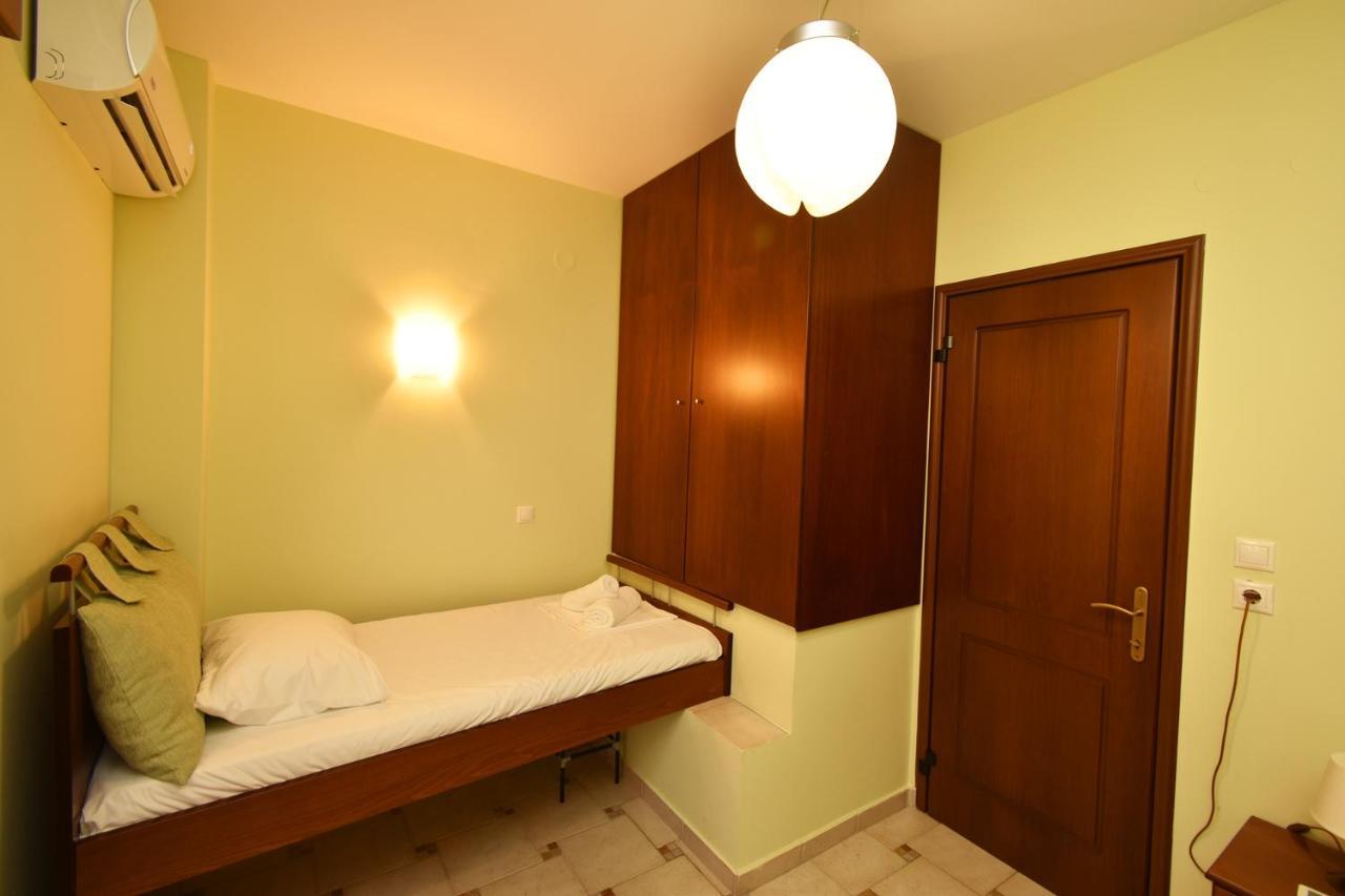 Sea Side Pine Maisonette, בית נופש סיווירי